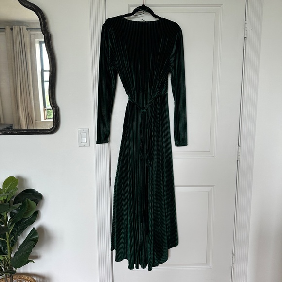 NWT Baltic Born Jada Ribbed Velvet Wrap Dress Emerald - Picture 8 of 11